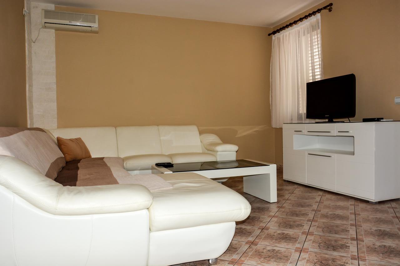 Apartments Minja S Petrovac Екстериор снимка