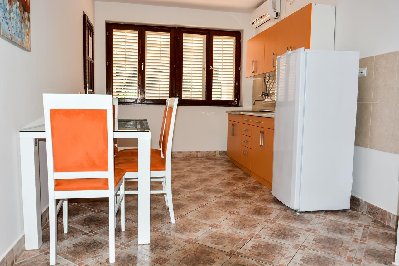 Apartments Minja S Petrovac Екстериор снимка