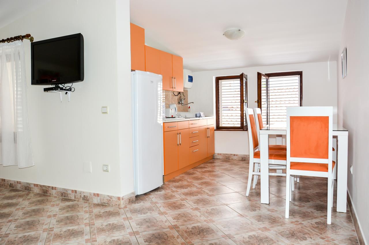 Apartments Minja S Petrovac Екстериор снимка