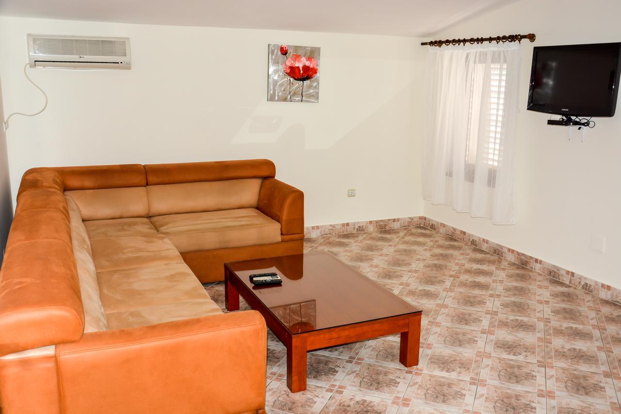 Apartments Minja S Petrovac Екстериор снимка