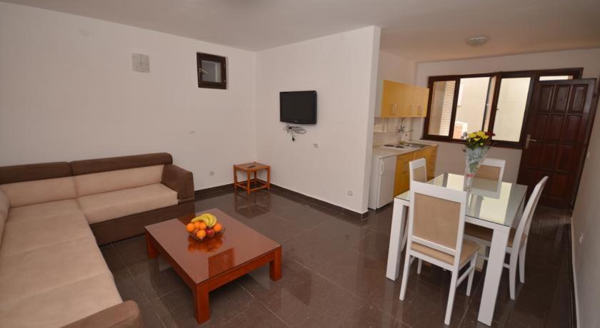 Apartments Minja S Petrovac Екстериор снимка